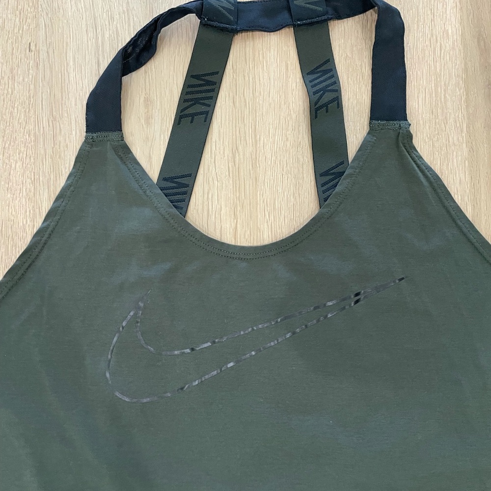 Women’s Nike dri-fit tank